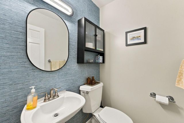 60 Imperial Drive E, West Saint Paul, MN 55118