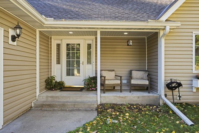 60 Imperial Drive E, West Saint Paul, MN 55118