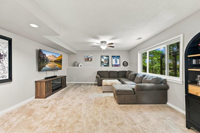 60 Imperial Drive E, West Saint Paul, MN 55118