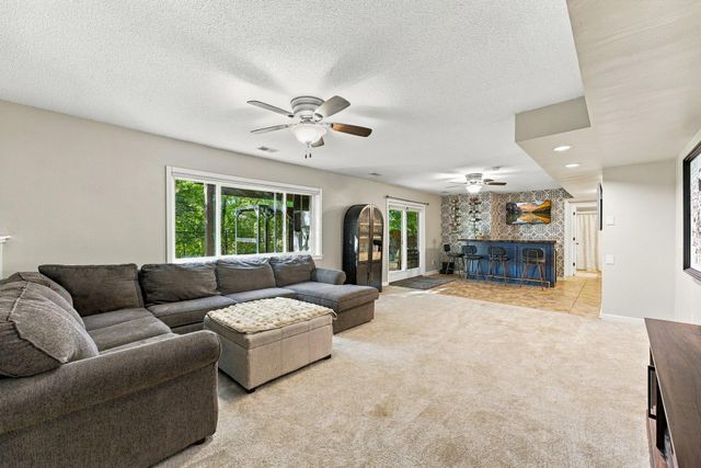 60 Imperial Drive E, West Saint Paul, MN 55118
