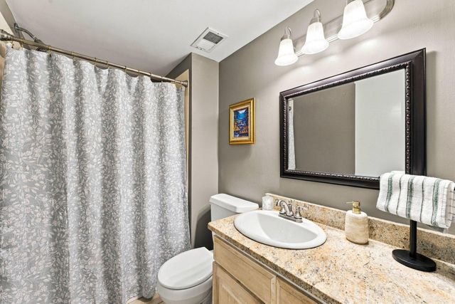 60 Imperial Drive E, West Saint Paul, MN 55118
