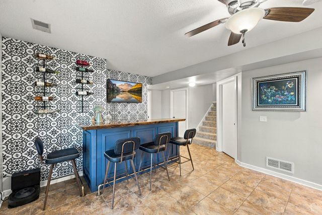 60 Imperial Drive E, West Saint Paul, MN 55118