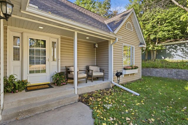 60 Imperial Drive E, West Saint Paul, MN 55118