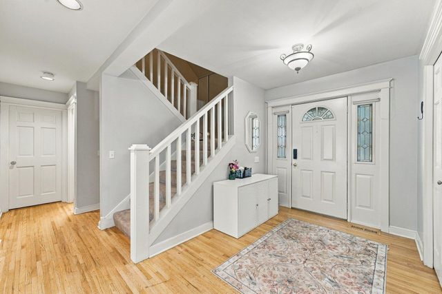 60 Imperial Drive E, West Saint Paul, MN 55118