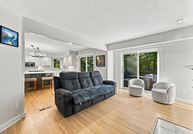 60 Imperial Drive E, West Saint Paul, MN 55118