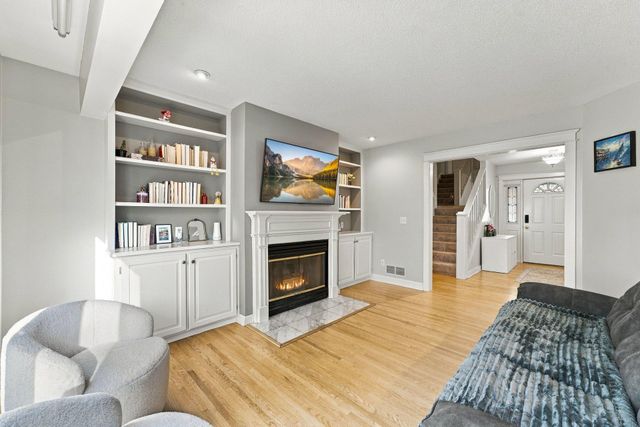 60 Imperial Drive E, West Saint Paul, MN 55118