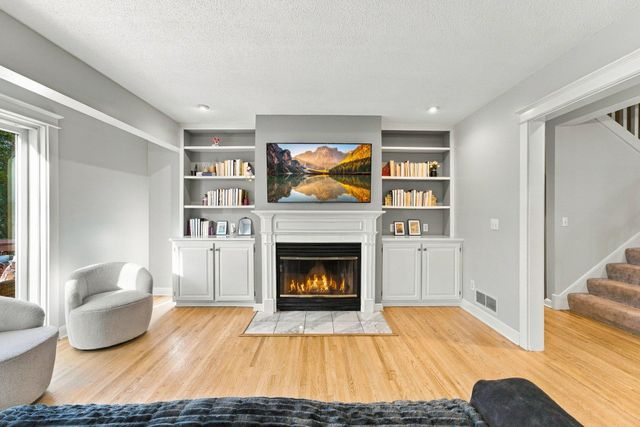 60 Imperial Drive E, West Saint Paul, MN 55118