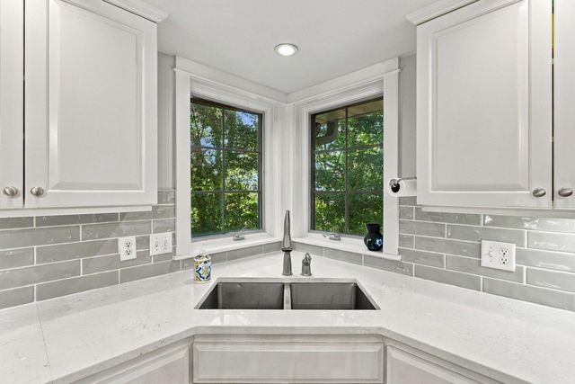 60 Imperial Drive E, West Saint Paul, MN 55118