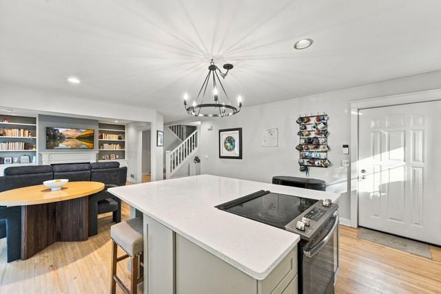 60 Imperial Drive E, West Saint Paul, MN 55118