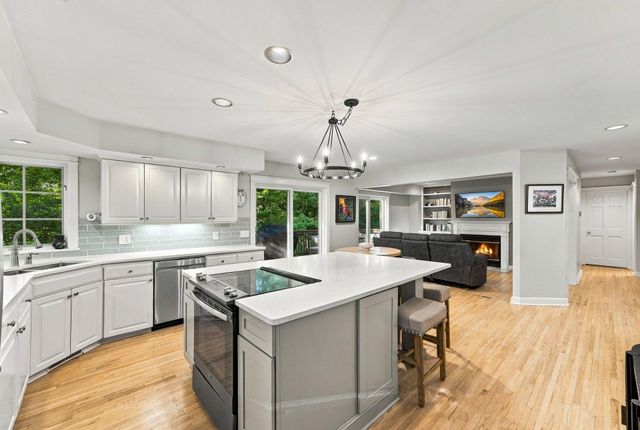 60 Imperial Drive E, West Saint Paul, MN 55118