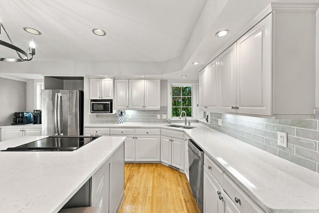60 Imperial Drive E, West Saint Paul, MN 55118
