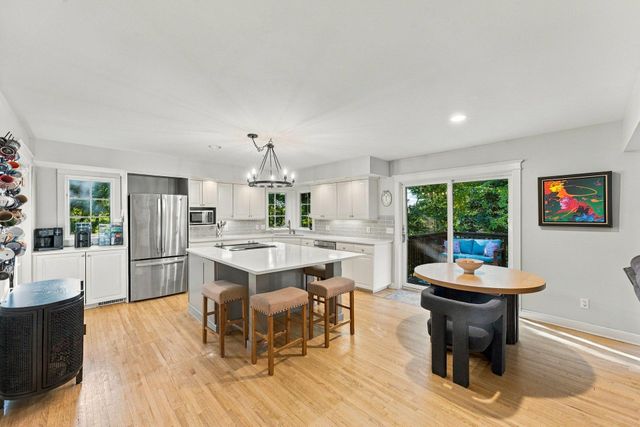 60 Imperial Drive E, West Saint Paul, MN 55118