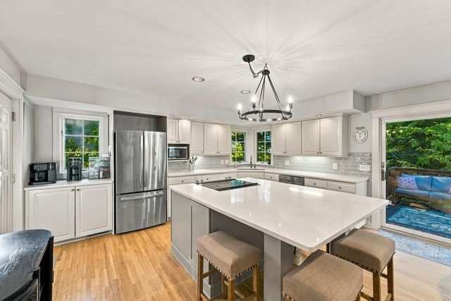 60 Imperial Drive E, West Saint Paul, MN 55118