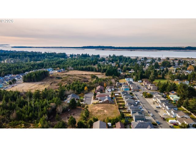 0 Fulton Ave 312, Coos Bay, OR 97420