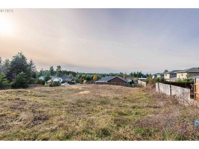 0 Fulton Ave 312, Coos Bay, OR 97420