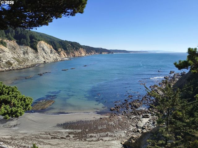 0 Fulton Ave 312, Coos Bay, OR 97420