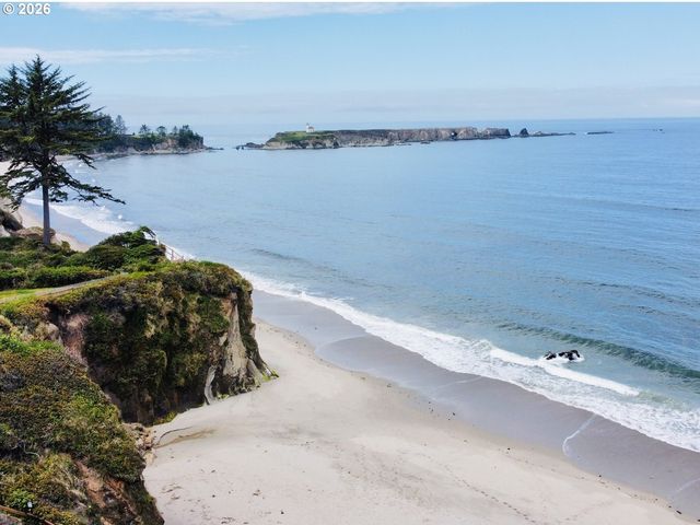 0 Fulton Ave 312, Coos Bay, OR 97420