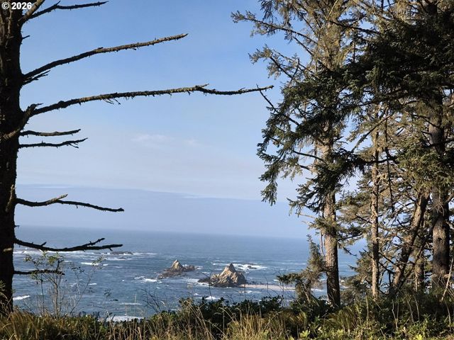 0 Fulton Ave 312, Coos Bay, OR 97420