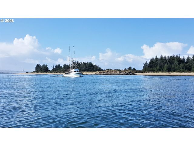 0 Fulton Ave 312, Coos Bay, OR 97420