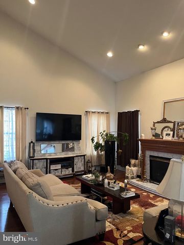 67 LAVENDER DR, Sewell, NJ 08080