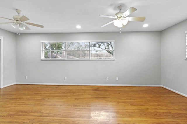 5638 Spellman Road, Houston, TX 77096