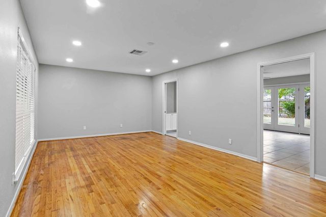 5638 Spellman Road, Houston, TX 77096