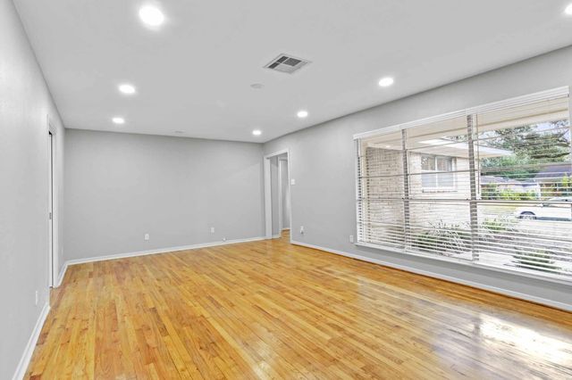 5638 Spellman Road, Houston, TX 77096