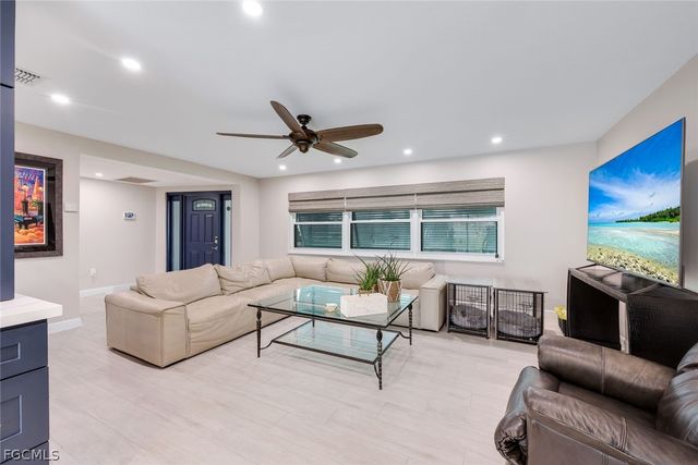 419 Pinecrest CT, Cape Coral, FL 33904