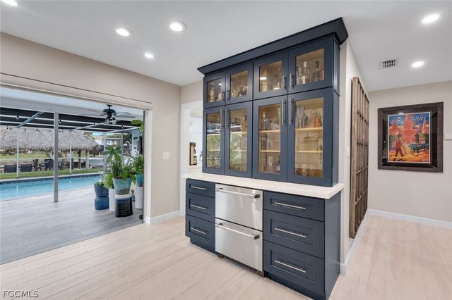 419 Pinecrest CT, Cape Coral, FL 33904