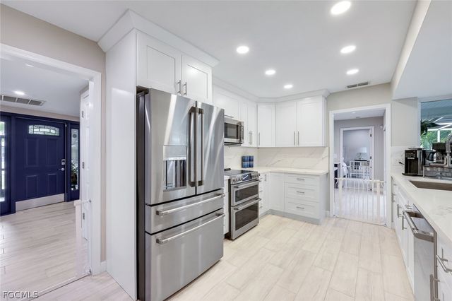 419 Pinecrest CT, Cape Coral, FL 33904