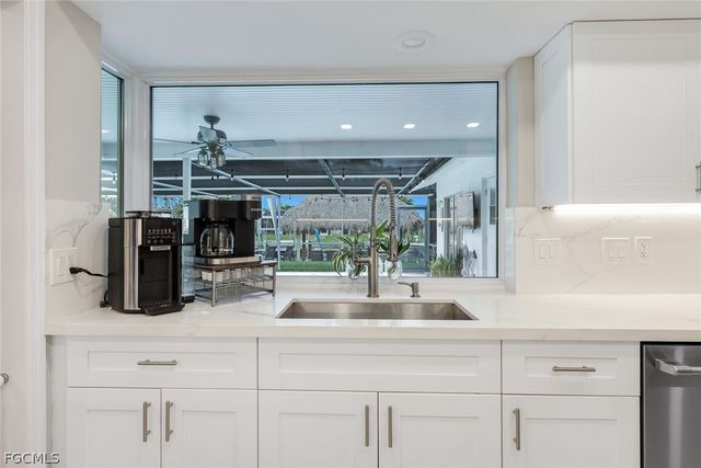 419 Pinecrest CT, Cape Coral, FL 33904