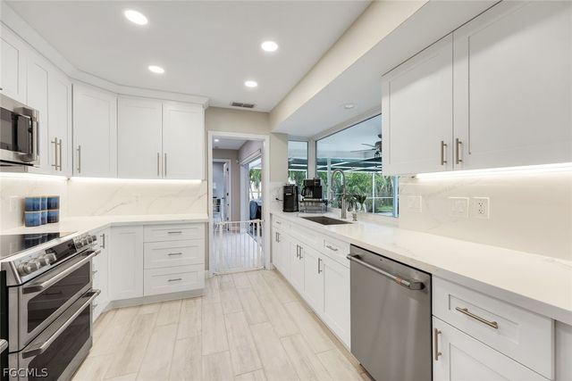 419 Pinecrest CT, Cape Coral, FL 33904