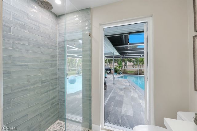 419 Pinecrest CT, Cape Coral, FL 33904