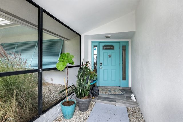 419 Pinecrest CT, Cape Coral, FL 33904