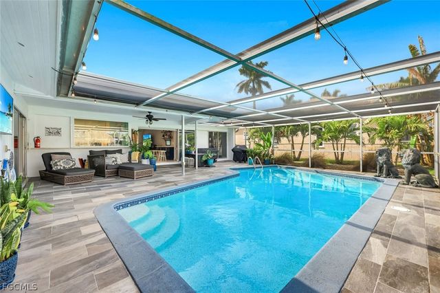 419 Pinecrest CT, Cape Coral, FL 33904