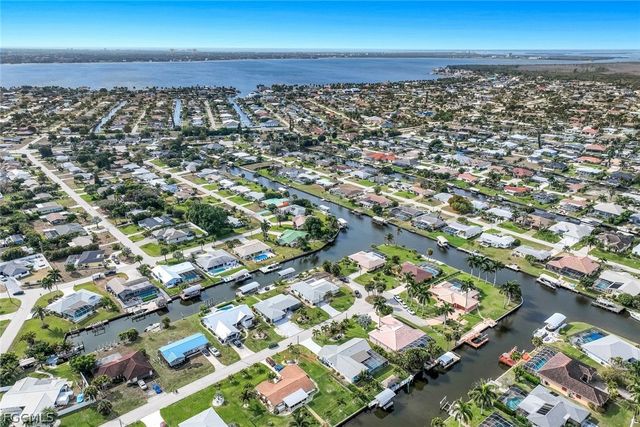 419 Pinecrest CT, Cape Coral, FL 33904