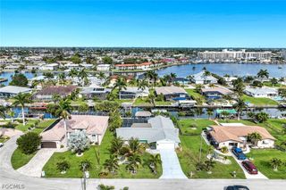 419 Pinecrest CT, Cape Coral, FL 33904