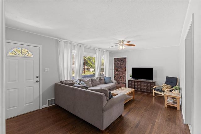 10401 E 35TH Street, Independence, MO 64052