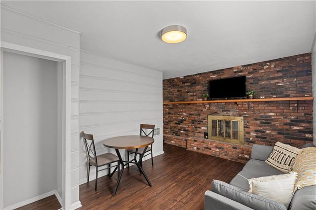 10401 E 35TH Street, Independence, MO 64052