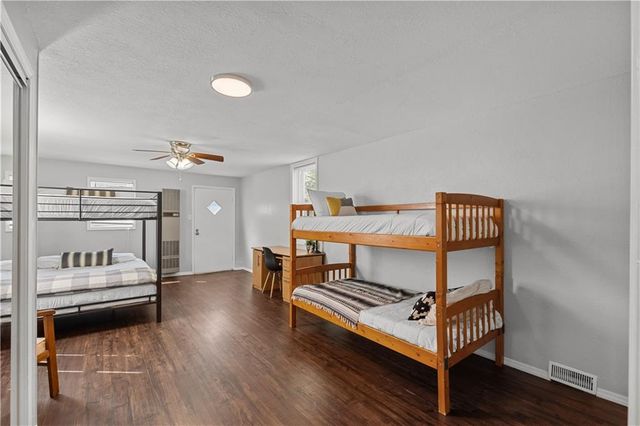 10401 E 35TH Street, Independence, MO 64052