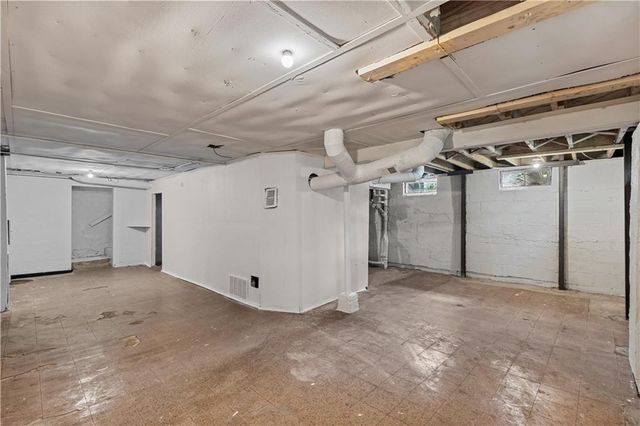 10401 E 35TH Street, Independence, MO 64052