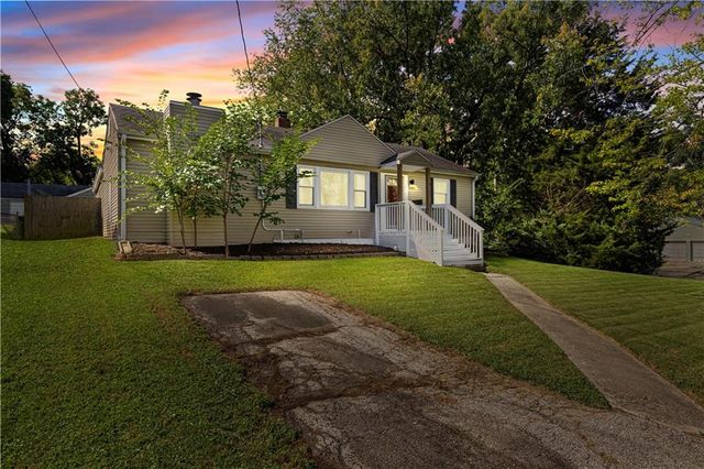 10401 E 35TH Street, Independence, MO 64052