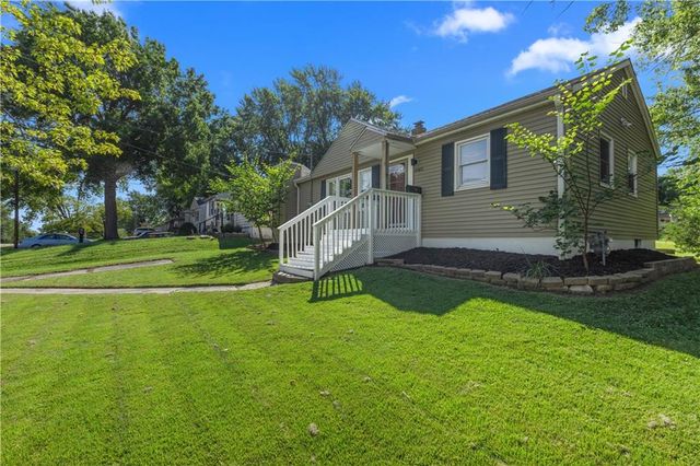 10401 E 35TH Street, Independence, MO 64052