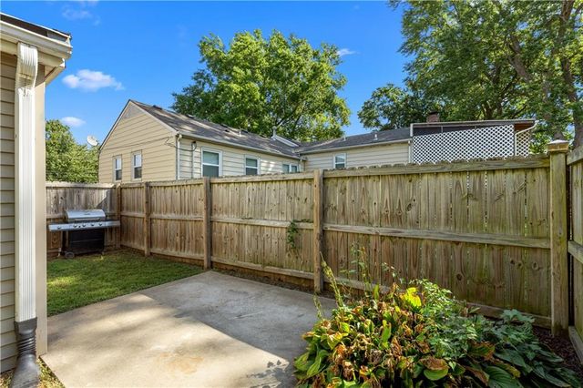 10401 E 35TH Street, Independence, MO 64052