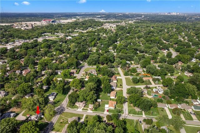 10401 E 35TH Street, Independence, MO 64052