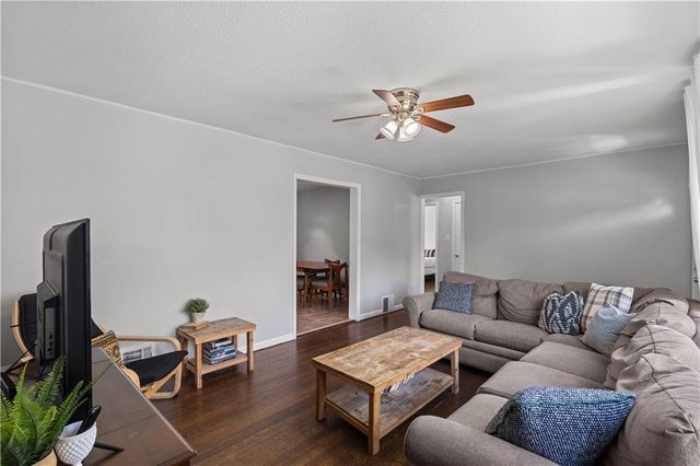 10401 E 35TH Street, Independence, MO 64052