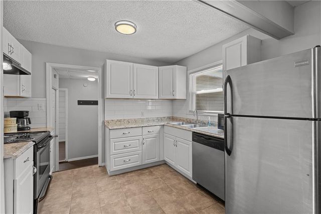 10401 E 35TH Street, Independence, MO 64052