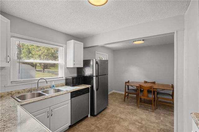 10401 E 35TH Street, Independence, MO 64052