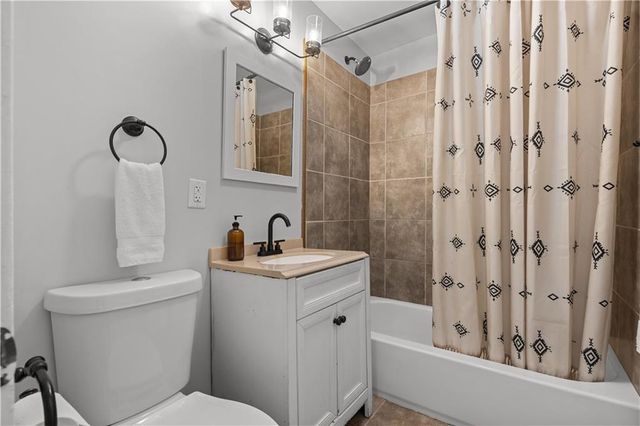 10401 E 35TH Street, Independence, MO 64052