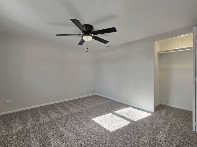 946 W Arlington Lane, Crete, IL 60417